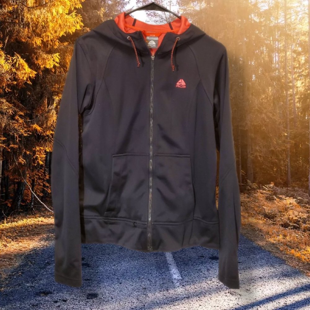 Nike ACG black hooded windbreaker jacket size Small, EUC